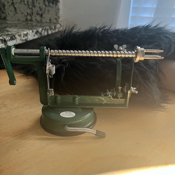 Apple corer. A tool used to core and peel apples - Picture 2 of 5